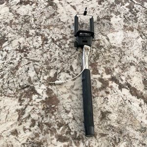 Extendable selfie stick